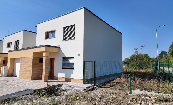 Moderná novostavba RD v Tepličke nad Váhom - fotografia 17