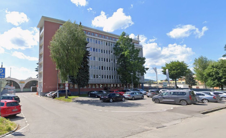 Prenajom -  kancelárie v administratívnej budove v Žiline - administratívna budova Stavomontáže Žilina, a.s., dostatok parkovacích miest - fotografia 1