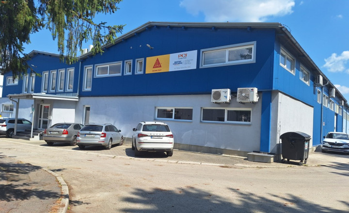 Predáme halu v Žiline o výmere 2466 m2,  s pozemkom 3572 m2 - fotografia 1