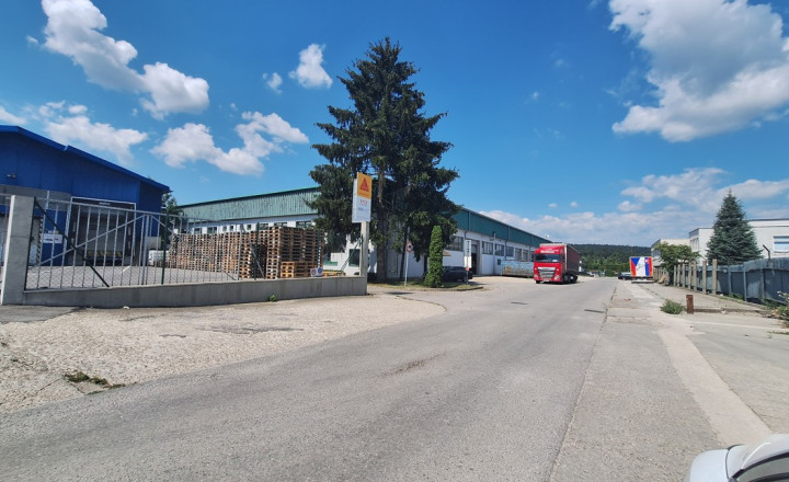Predáme halu v Žiline o výmere 2466 m2,  s pozemkom 3572 m2 - fotografia 7