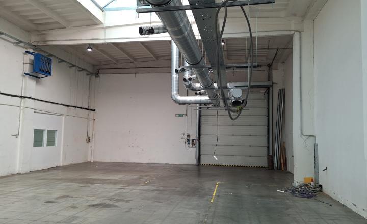 Prenajmeme halu v centre Žiliny o výmere 1500 m2 - fotografia 7