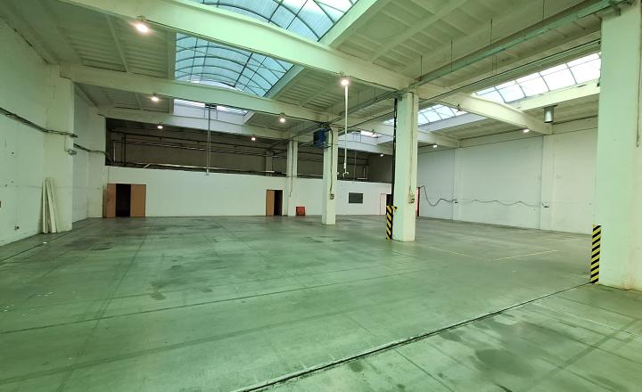 Prenajmeme halu v centre Žiliny o výmere 1500 m2 - fotografia 8