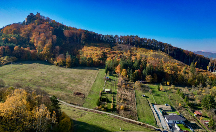 Stavebný pozemok Lietava priamo pod Hradom - fotografia 6