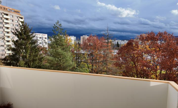 Priestranný 2-izbový byt s lodžiou a balkónom Hliny VI REZERVOVANÉ! - fotografia 9