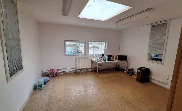 Prenajmeme halu na Košickej ulici v Žiline o výmere 400 m2 - fotografia 14