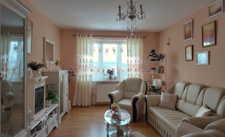 Slnečný 2 izbový zrekonštruovaný byt s balkónom, Hliny 7 - fotografia 1