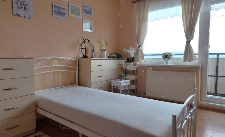 Slnečný 2 izbový zrekonštruovaný byt s balkónom, Hliny 7 - fotografia 5