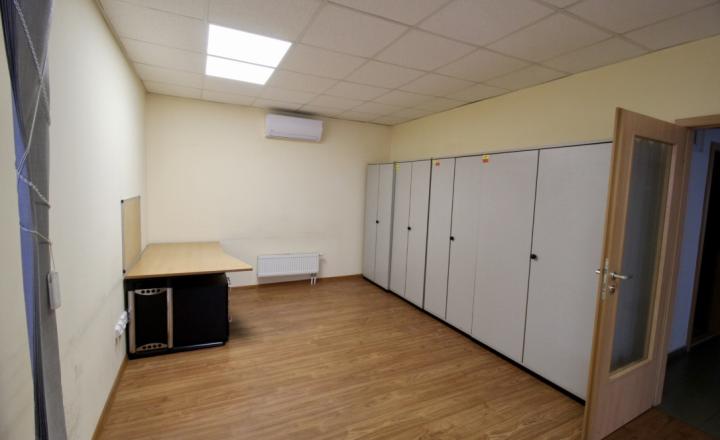 Administratívna budova s parkovaním priemyselná zóna - fotografia 4