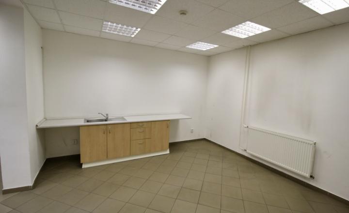 Administratívna budova s parkovaním priemyselná zóna - fotografia 6