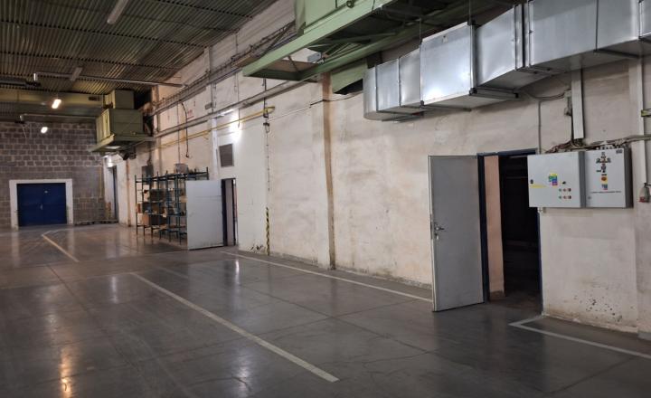 Prenajmeme skladovú halu o výmere 2008 m2 v obci Oščadnica. - fotografia 8