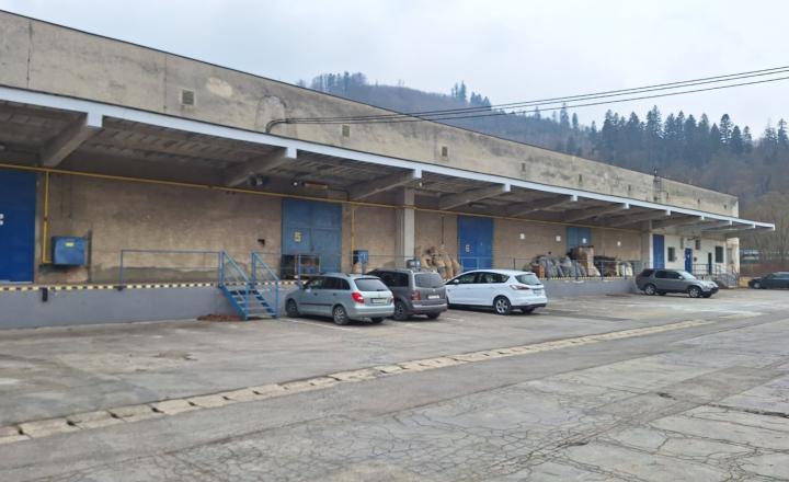 Prenajmeme skladovú halu o výmere 2008 m2 v obci Oščadnica. - fotografia 3