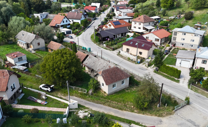 REZERVOVANÉ Rodinný dom 🏡 s výhľadom na Lietavský hrad – tehlový dom len 12 minút od Žiliny! - fotografia 14
