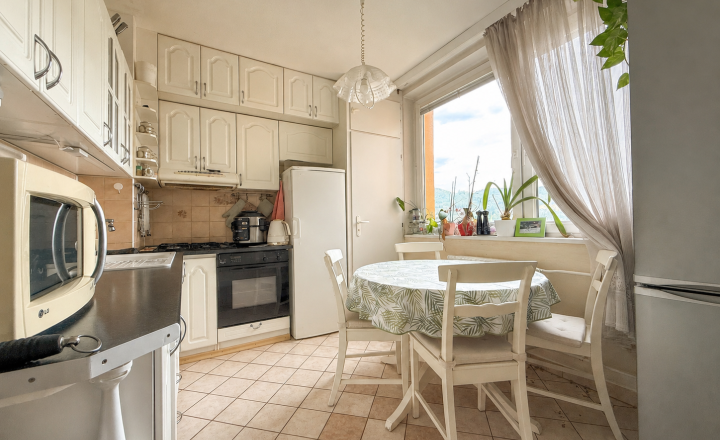 3 izbový byt s veľkorysou výmerou 82 m² a dvomi lodžiami - fotografia 1