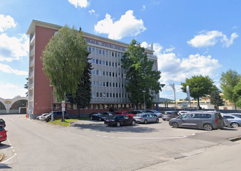 Prenajom -  kancelárie v administratívnej budove v Žiline - administratívna budova Stavomontáže Žilina, a.s., dostatok parkovacích miest