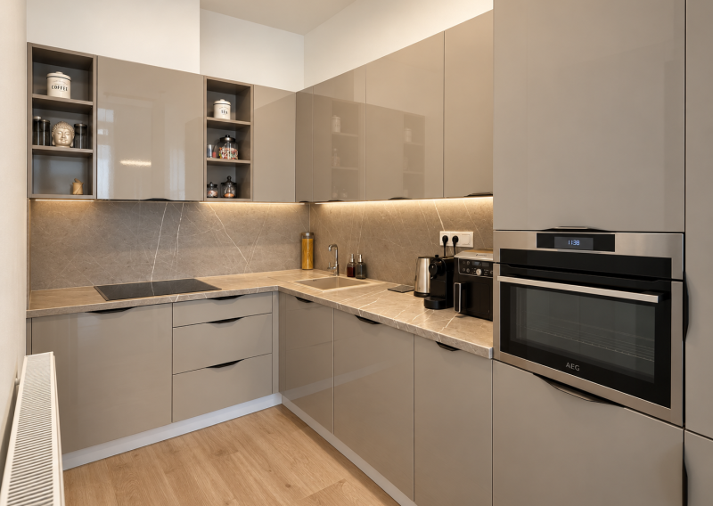 Moderný slnečný 2 izbový byt s veľkým balkónom - Hliny
