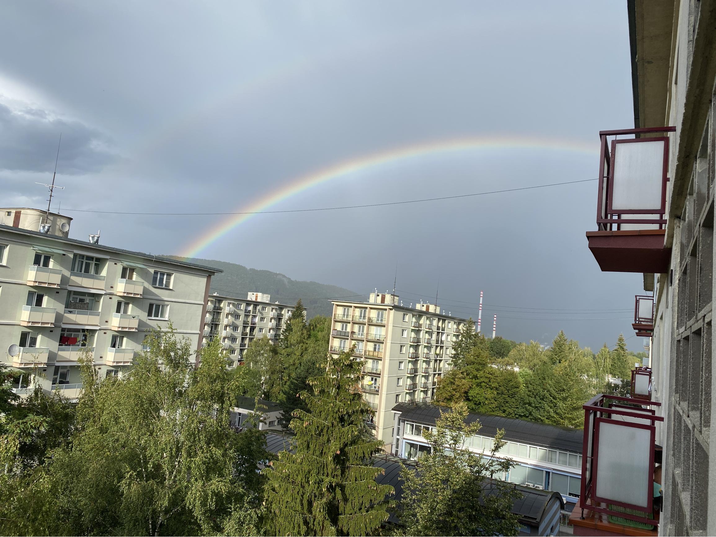 VEĽKÝ 3 IZBOVÝ BYT s balkónom a lodžiou, Hliny 3