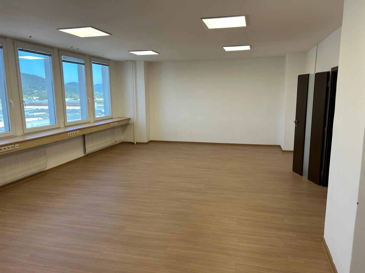 Kancelárske priestory širšie centrum s parkovaním