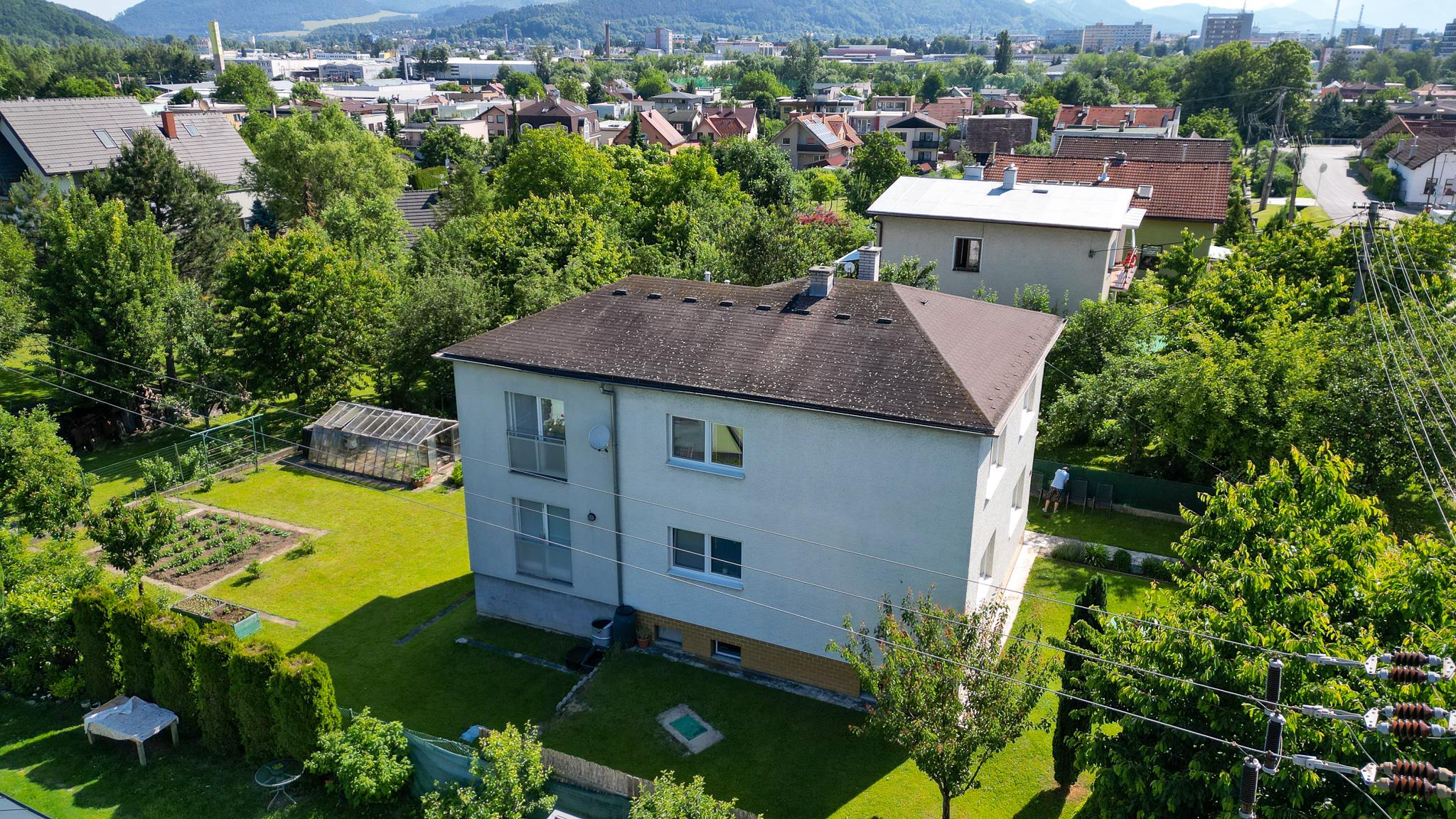 Predáme dvojpodlažný rodinný dom v Žiline - Závodí