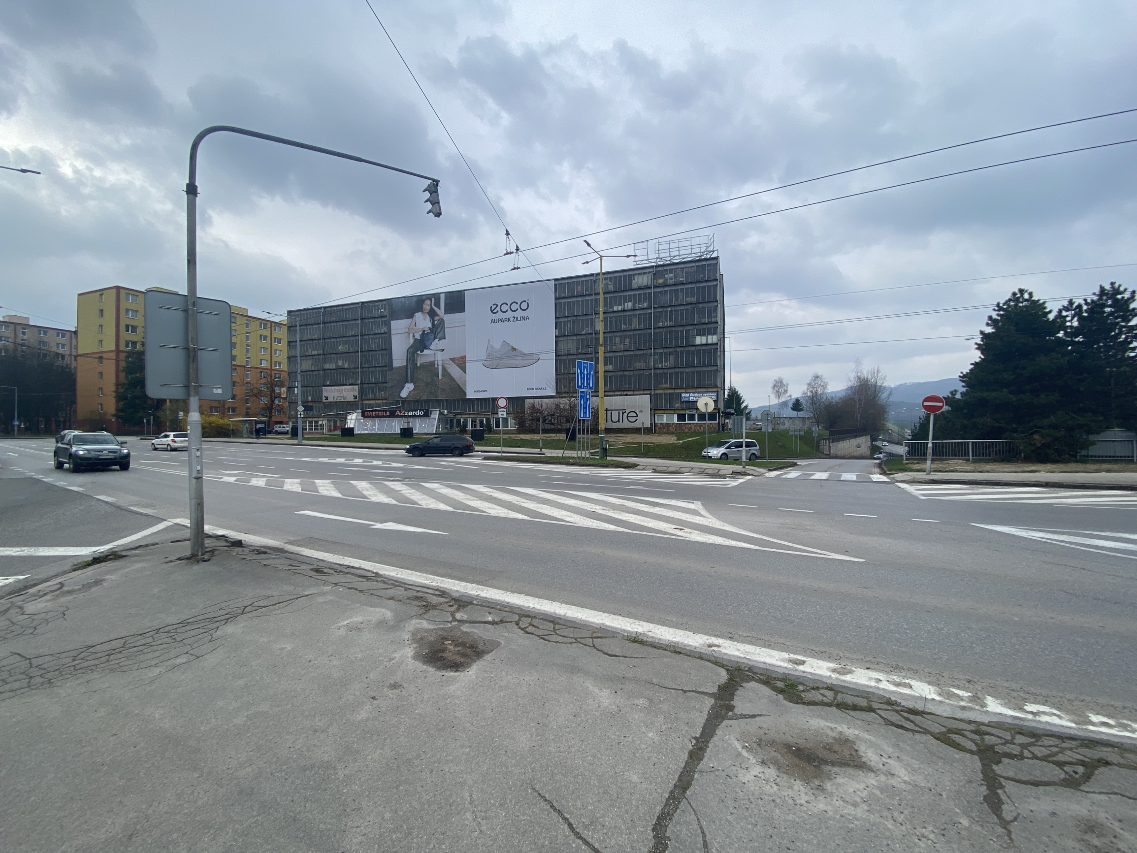 Na prenájom garáž v garážovom dome - Hliny 7