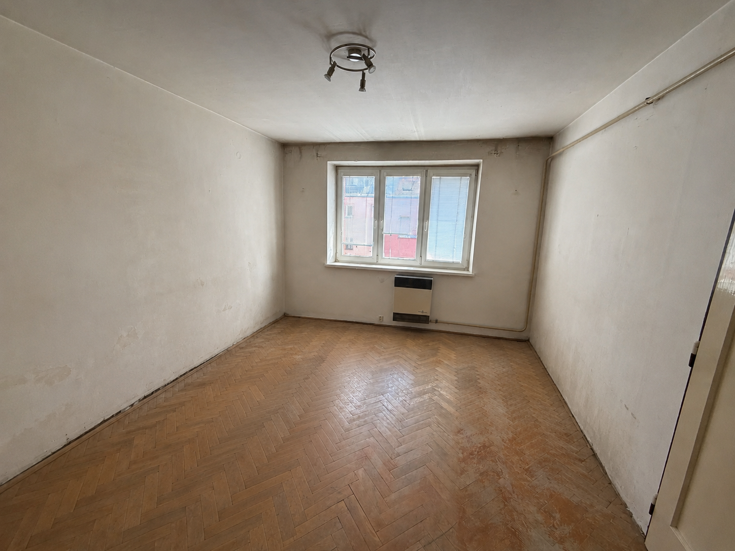 Svetlý 2 izbový byt v tehlovom bytovom dome, širšie centrum mesta